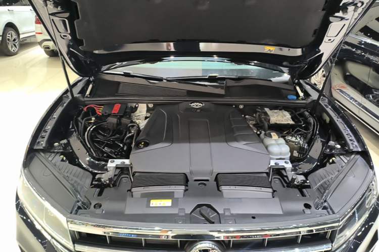 Used Volkswagen Touareg 2020 2.0 TSI RuiShang Edition China VI Standard Engine Bay