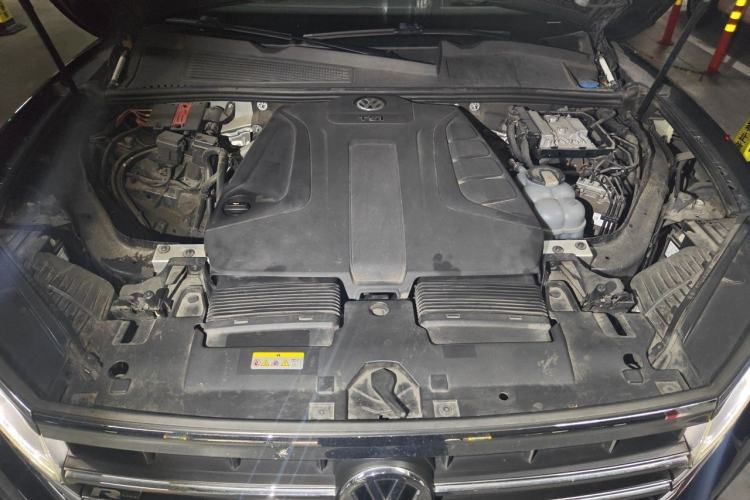 Used Volkswagen Touareg 2020 2.0 TSI RuiShang Edition China VI Standard Engine Bay