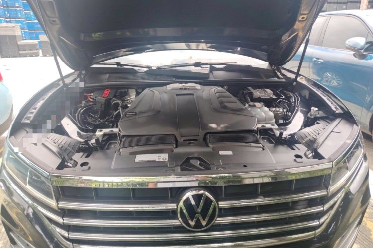 Used Volkswagen Touareg 2020 2.0 TSI RuiShang Edition China VI Standard Engine Bay