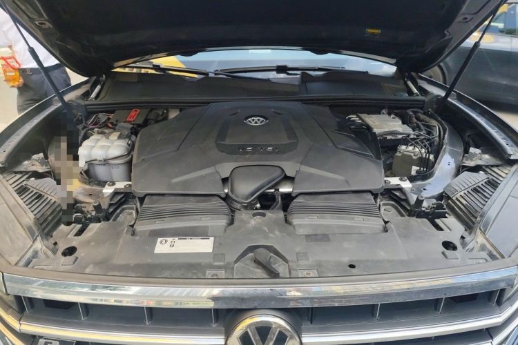 Used Volkswagen Touareg 2020 3.0 TSI Luxury Edition China VI Engine Bay