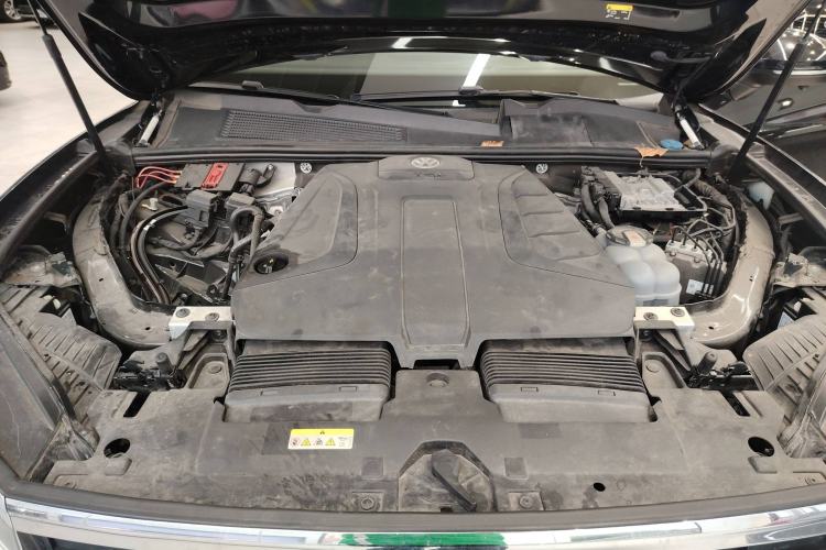 Used Volkswagen Touareg 2020 2.0 TSI RuiShang Edition China VI Standard Engine Bay