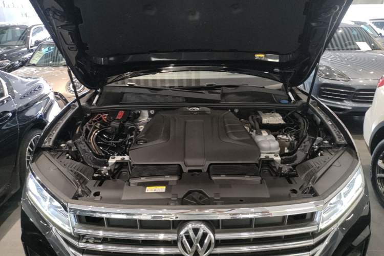 Used Volkswagen Touareg 2020 2.0 TSI RuiShang Edition China VI Standard Engine Bay