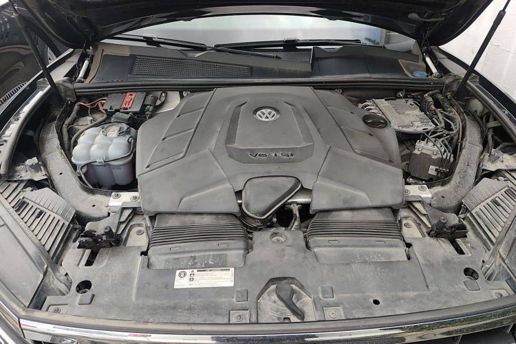 Used Volkswagen Touareg 2020 3.0 TSI Luxury Edition China VI Engine Bay