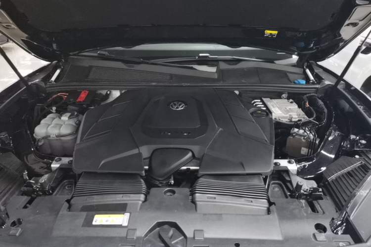 Used Volkswagen Touareg 2020 3.0 TSI Luxury Edition China VI Engine Bay