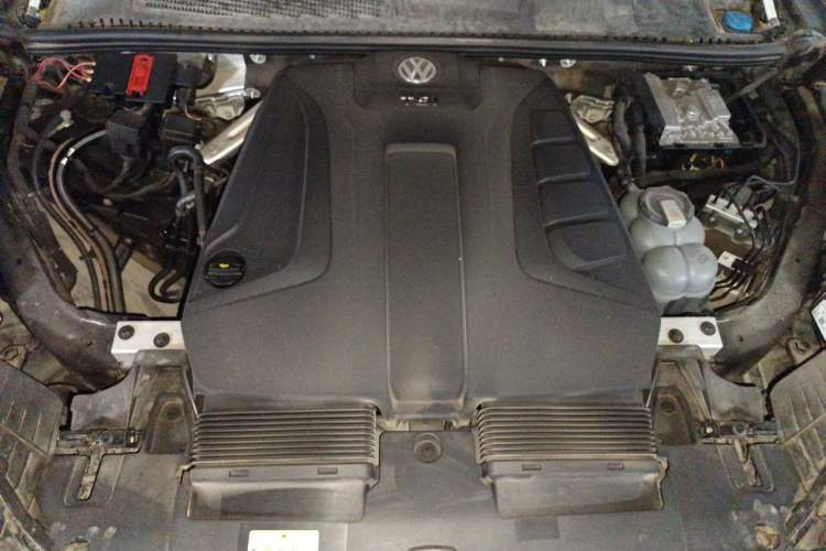 Used Volkswagen Touareg 2020 2.0 TSI RuiShang Edition China VI Standard Engine Bay