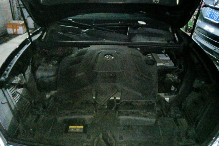 Used Volkswagen Touareg 2020 3.0 TSI Luxury Edition China VI Engine Bay