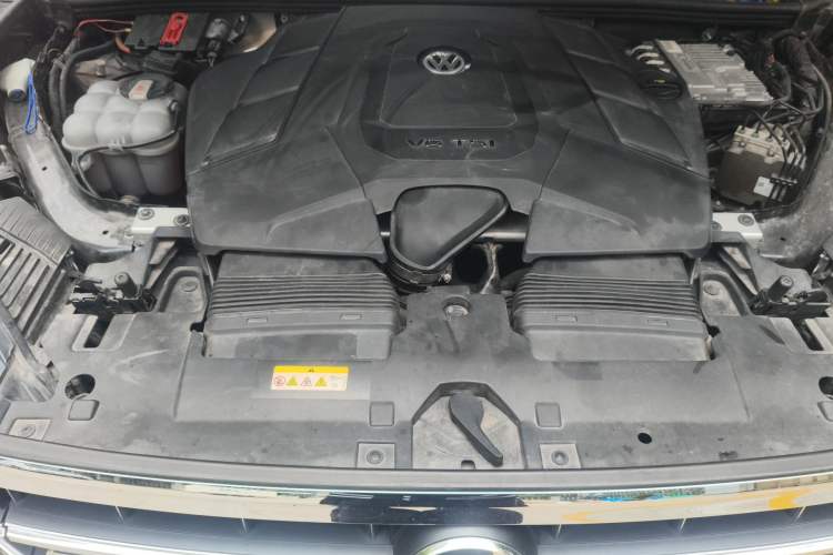 Used Volkswagen Touareg 2020 3.0 TSI Luxury Edition China VI Engine Bay
