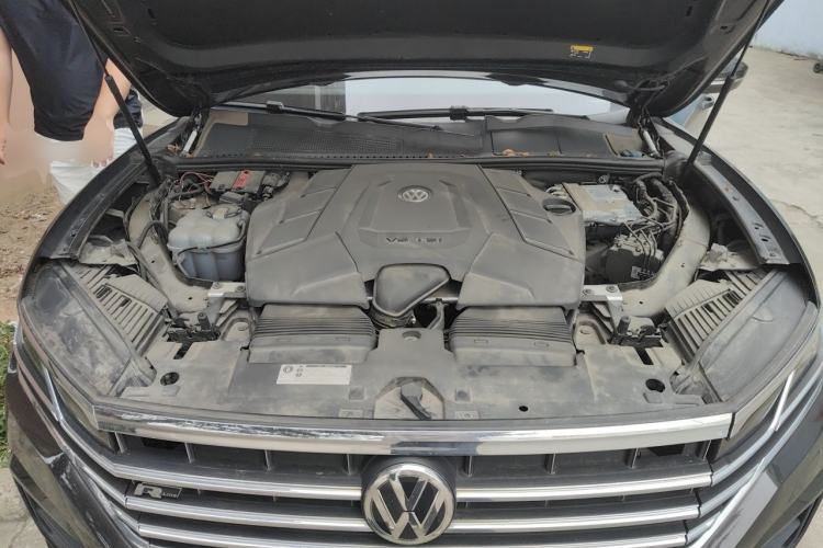 Used Volkswagen Touareg 2020 3.0 TSI Luxury Edition China VI Engine Bay