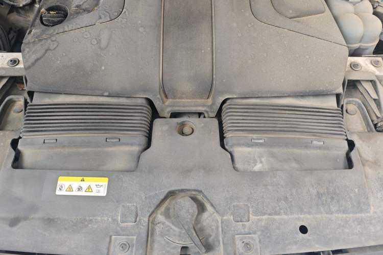 Used Volkswagen Touareg 2020 2.0 TSI RuiShang Edition China VI Standard Engine Bay