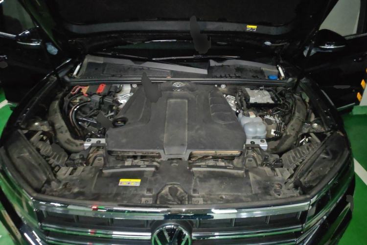 Used Volkswagen Touareg 2020 2.0 TSI RuiShang Edition China VI Standard Engine Bay