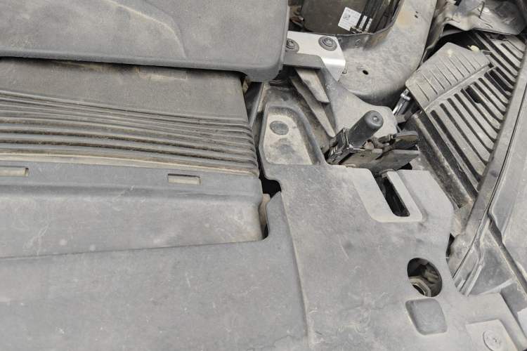 Used Volkswagen Touareg 2020 3.0 TSI Luxury Edition China VI Engine Bay Left