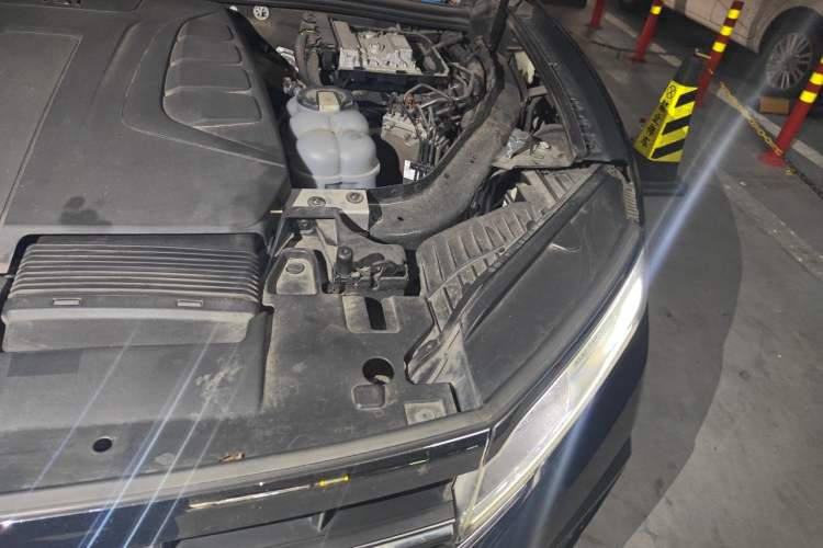 Used Volkswagen Touareg 2020 2.0 TSI RuiShang Edition China VI Standard Engine Bay Left