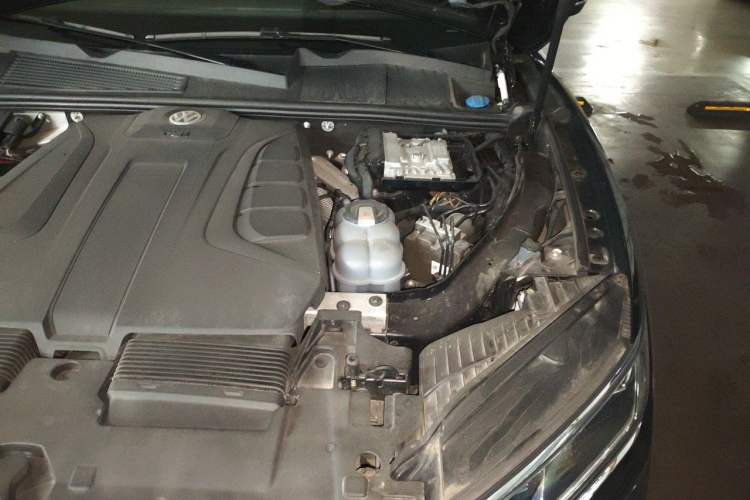 Used Volkswagen Touareg 2020 2.0 TSI RuiShang Edition China VI Standard Engine Bay Left