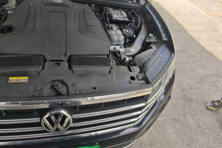 Used Volkswagen Touareg 2020 2.0 TSI RuiShang Edition China VI Standard Engine Bay Left