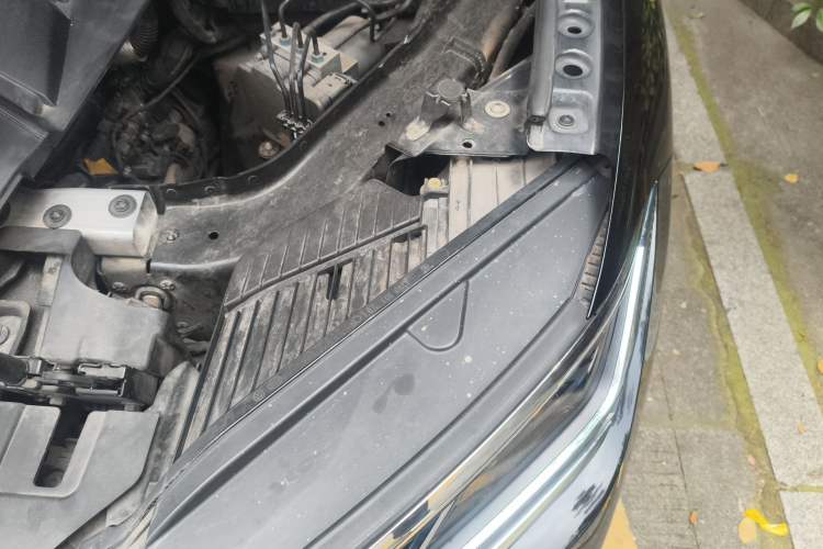 Used Volkswagen Touareg 2020 3.0 TSI Luxury Edition China VI Engine Bay Left