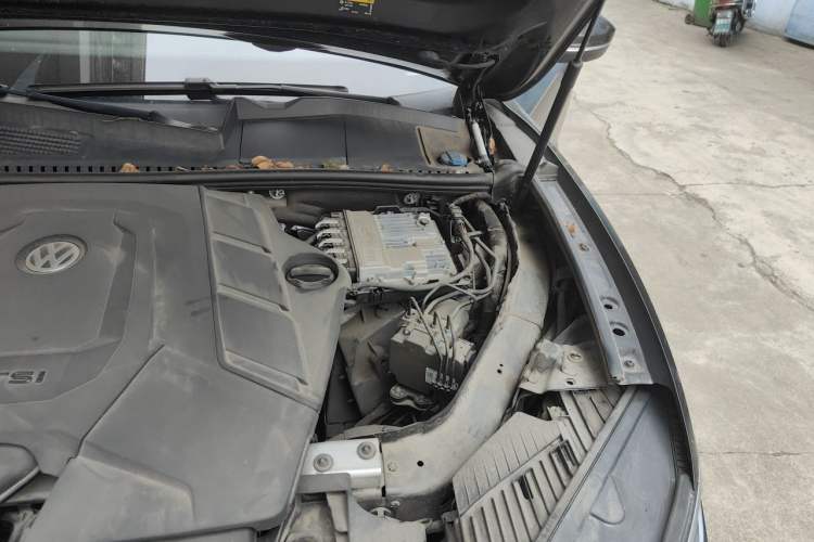 Used Volkswagen Touareg 2020 3.0 TSI Luxury Edition China VI Engine Bay Left