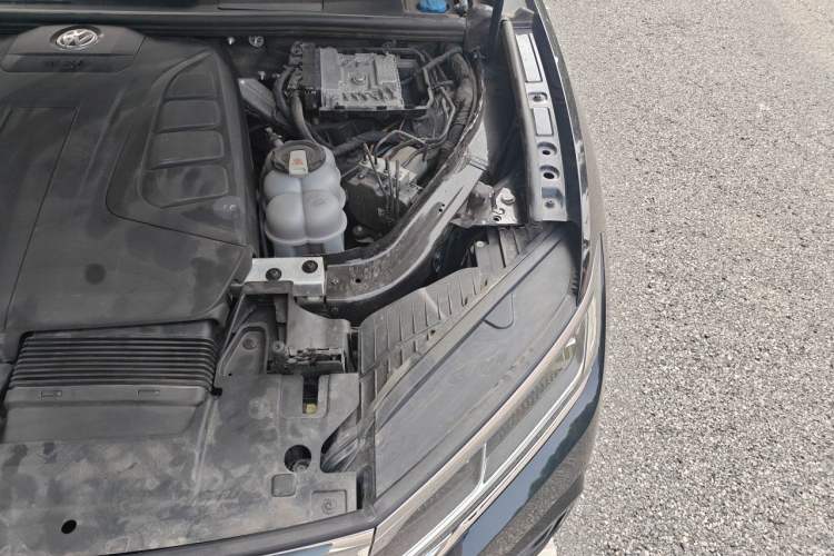 Used Volkswagen Touareg 2020 2.0 TSI RuiShang Edition China VI Standard Engine Bay Left