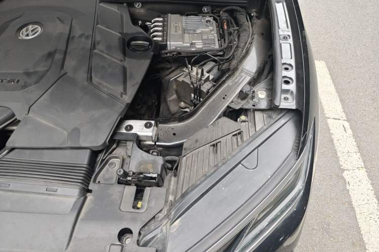 Used Volkswagen Touareg 2020 3.0 TSI Luxury Edition China VI Engine Bay Left