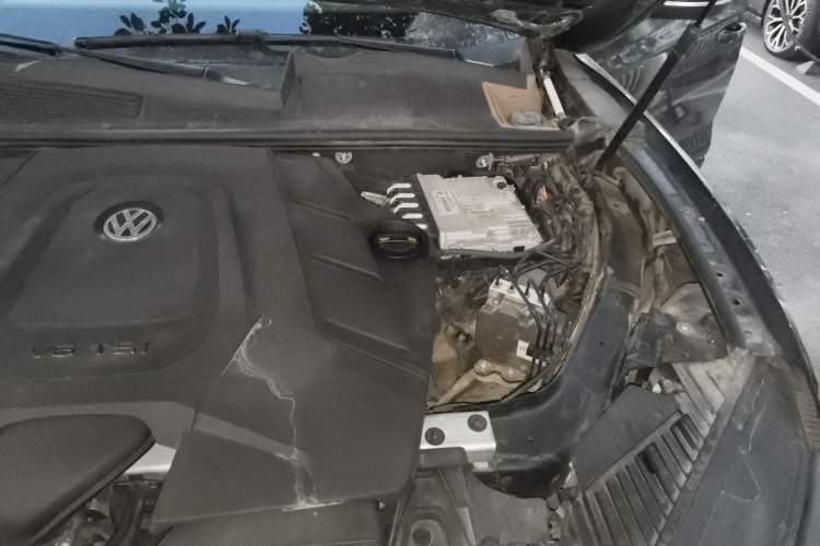 Used Volkswagen Touareg 2020 3.0 TSI Luxury Edition China VI Engine Bay Left