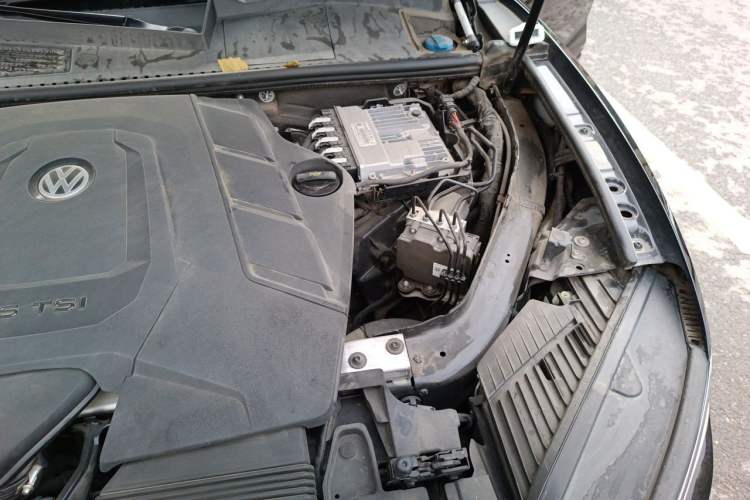 Used Volkswagen Touareg 2020 3.0 TSI Luxury Edition China VI Engine Bay Left