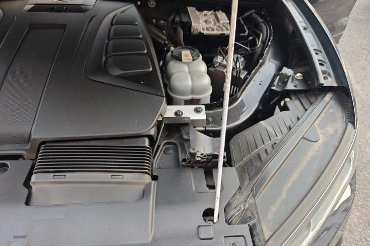 Used Volkswagen Touareg 2020 2.0 TSI RuiShang Edition China VI Standard Engine Bay Left