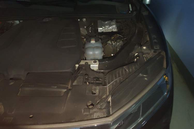 Used Volkswagen Touareg 2020 2.0 TSI RuiShang Edition China VI Standard Engine Bay Left