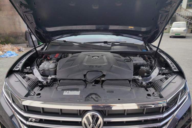 Used Volkswagen Touareg 2020 3.0 TSI Luxury Edition China VI Engine Bay