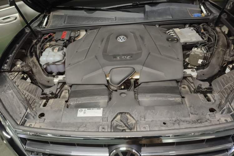 Used Volkswagen Touareg 2020 3.0 TSI Luxury Edition China VI Engine Bay