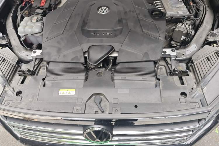 Used Volkswagen Touareg 2020 3.0 TSI Luxury Edition China VI Engine Bay