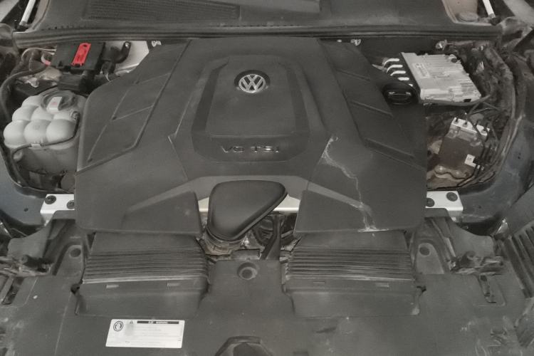 Used Volkswagen Touareg 2020 3.0 TSI Luxury Edition China VI Engine Bay