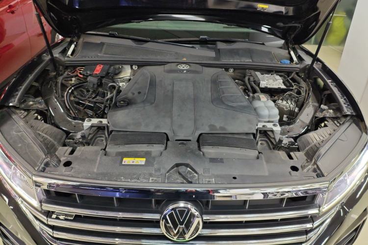 Used Volkswagen Touareg 2020 2.0 TSI RuiShang Edition China VI Standard Engine Bay