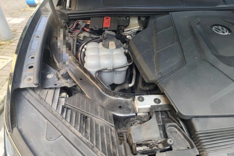 Used Volkswagen Touareg 2020 3.0 TSI Luxury Edition China VI Engine Bay Right