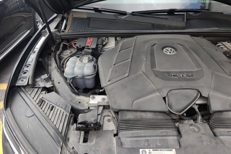 Used Volkswagen Touareg 2020 3.0 TSI Luxury Edition China VI Engine Bay Right