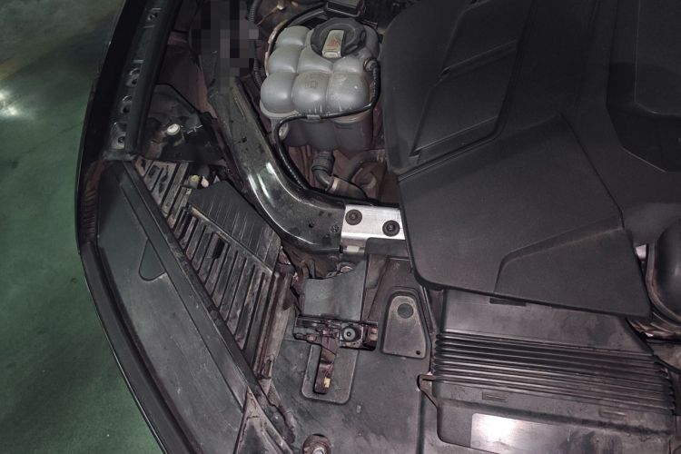 Used Volkswagen Touareg 2020 3.0 TSI Luxury Edition China VI Engine Bay Right