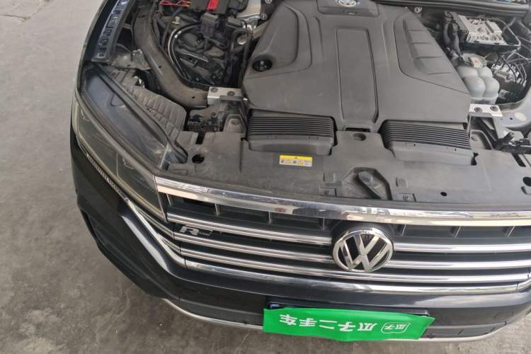 Used Volkswagen Touareg 2020 2.0 TSI RuiShang Edition China VI Standard Engine Bay Right