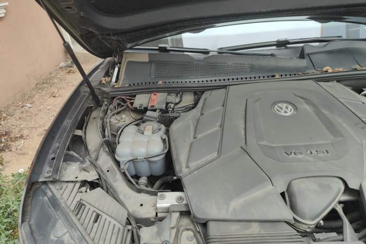 Used Volkswagen Touareg 2020 3.0 TSI Luxury Edition China VI Engine Bay Right