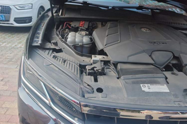 Used Volkswagen Touareg 2020 3.0 TSI Luxury Edition China VI Engine Bay Right