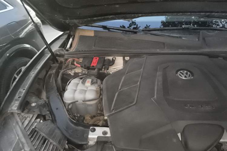 Used Volkswagen Touareg 2020 3.0 TSI Luxury Edition China VI Engine Bay Right