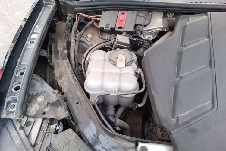Used Volkswagen Touareg 2020 3.0 TSI Luxury Edition China VI Engine Bay Right