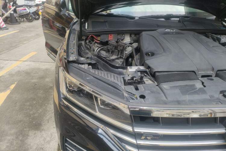 Used Volkswagen Touareg 2020 2.0 TSI RuiShang Edition China VI Standard Engine Bay Right