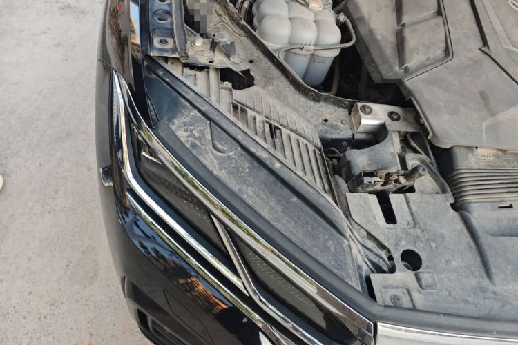 Used Volkswagen Touareg 2020 3.0 TSI Luxury Edition China VI Engine Bay Right