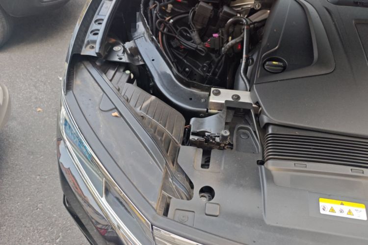 Used Volkswagen Touareg 2020 2.0 TSI RuiShang Edition China VI Standard Engine Bay Right