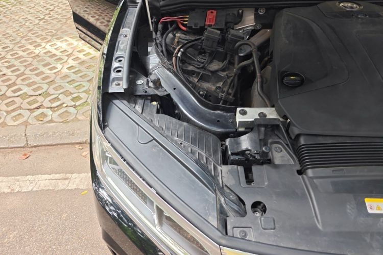 Used Volkswagen Touareg 2020 2.0 TSI RuiShang Edition China VI Standard Engine Bay Right