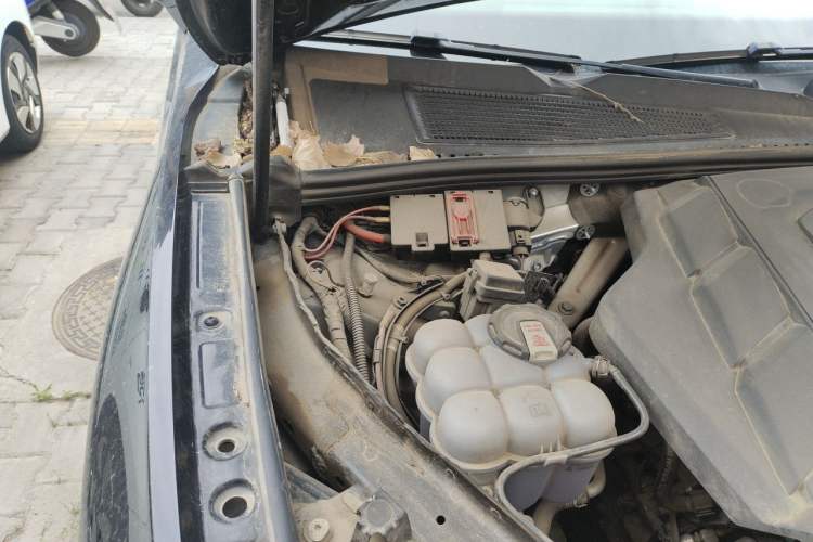 Used Volkswagen Touareg 2020 3.0 TSI Luxury Edition China VI Engine Bay Right