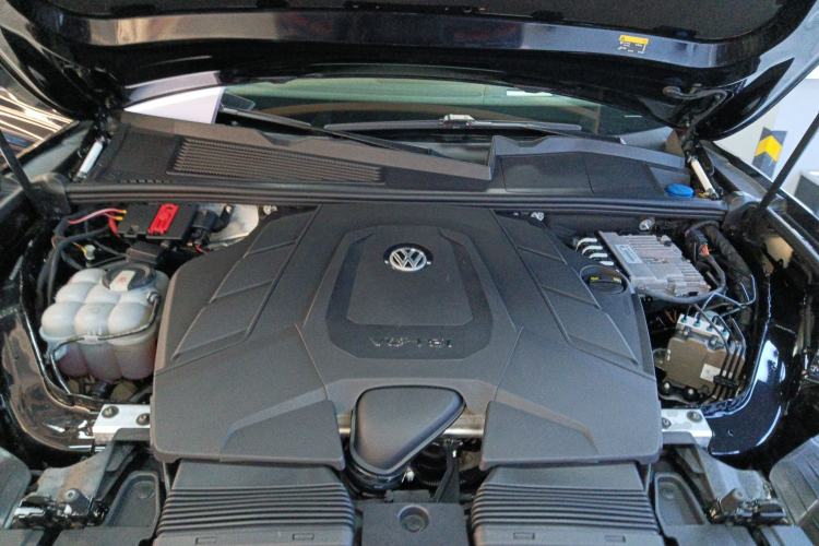 Used Volkswagen Touareg 2020 3.0 TSI Luxury Edition China VI Engine Bay
