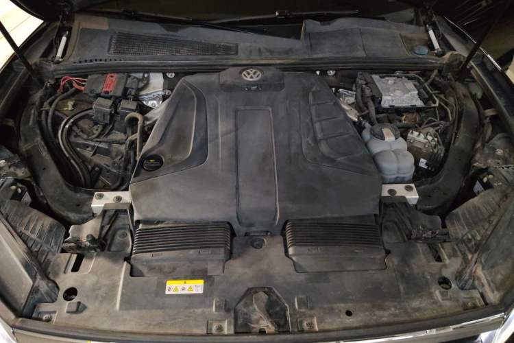 Used Volkswagen Touareg 2020 2.0 TSI RuiShang Edition China VI Standard Engine Bay