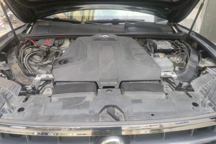 Used Volkswagen Touareg 2020 2.0 TSI RuiShang Edition China VI Standard Engine Bay