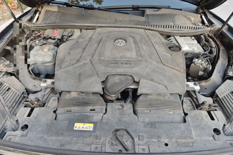 Used Volkswagen Touareg 2020 3.0 TSI Luxury Edition China VI Engine Bay