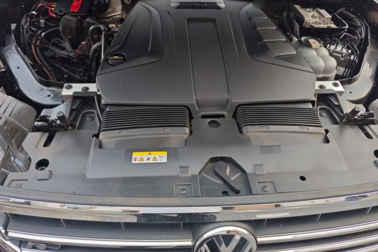 Used Volkswagen Touareg 2020 2.0 TSI RuiShang Edition China VI Standard Engine Bay