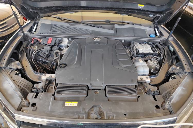 Used Volkswagen Touareg 2020 2.0 TSI RuiShang Edition China VI Standard Engine Bay